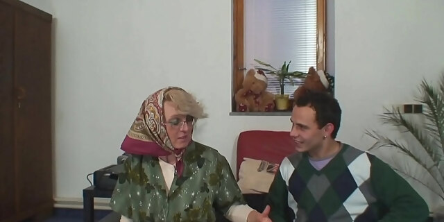 blonde,glasses,granny,mature,molten,old,pussy,reality